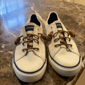 Sneakers slightly worn color off white